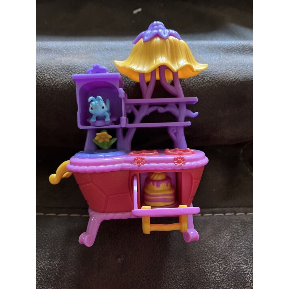 2011 Disney Tinkerbell Woodland Fairies Cottage Kitchen Stove - Great Condition!